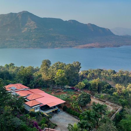 Ekam Lake House By Stayvista With Mountain & Lake Views, Outdoor Jacuzzi, Sauna, Modern Amenities & Kitchen Garden Pune Ngoại thất bức ảnh