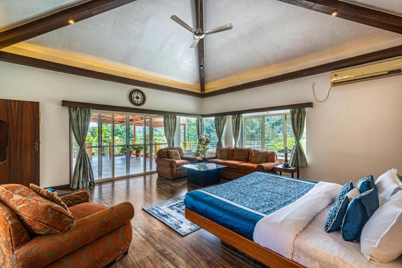 Ekam Lake House By Stayvista With Mountain & Lake Views, Outdoor Jacuzzi, Sauna, Modern Amenities & Kitchen Garden Pune Ngoại thất bức ảnh