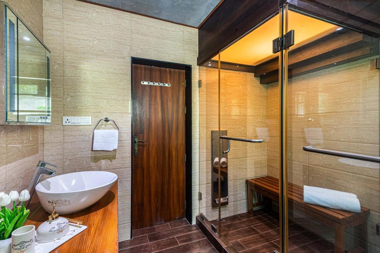 Ekam Lake House By Stayvista With Mountain & Lake Views, Outdoor Jacuzzi, Sauna, Modern Amenities & Kitchen Garden Pune Ngoại thất bức ảnh