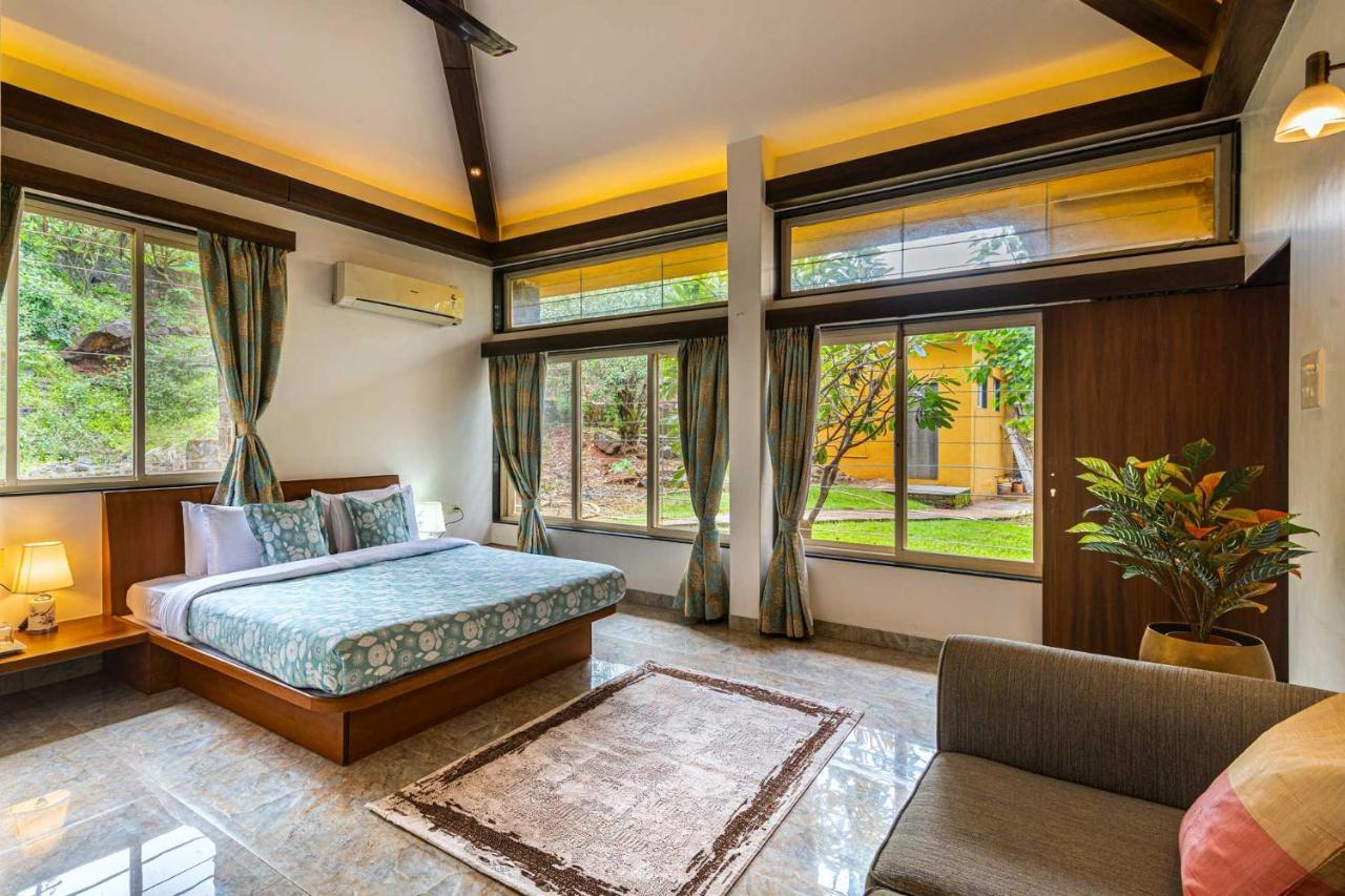 Ekam Lake House By Stayvista With Mountain & Lake Views, Outdoor Jacuzzi, Sauna, Modern Amenities & Kitchen Garden Pune Ngoại thất bức ảnh