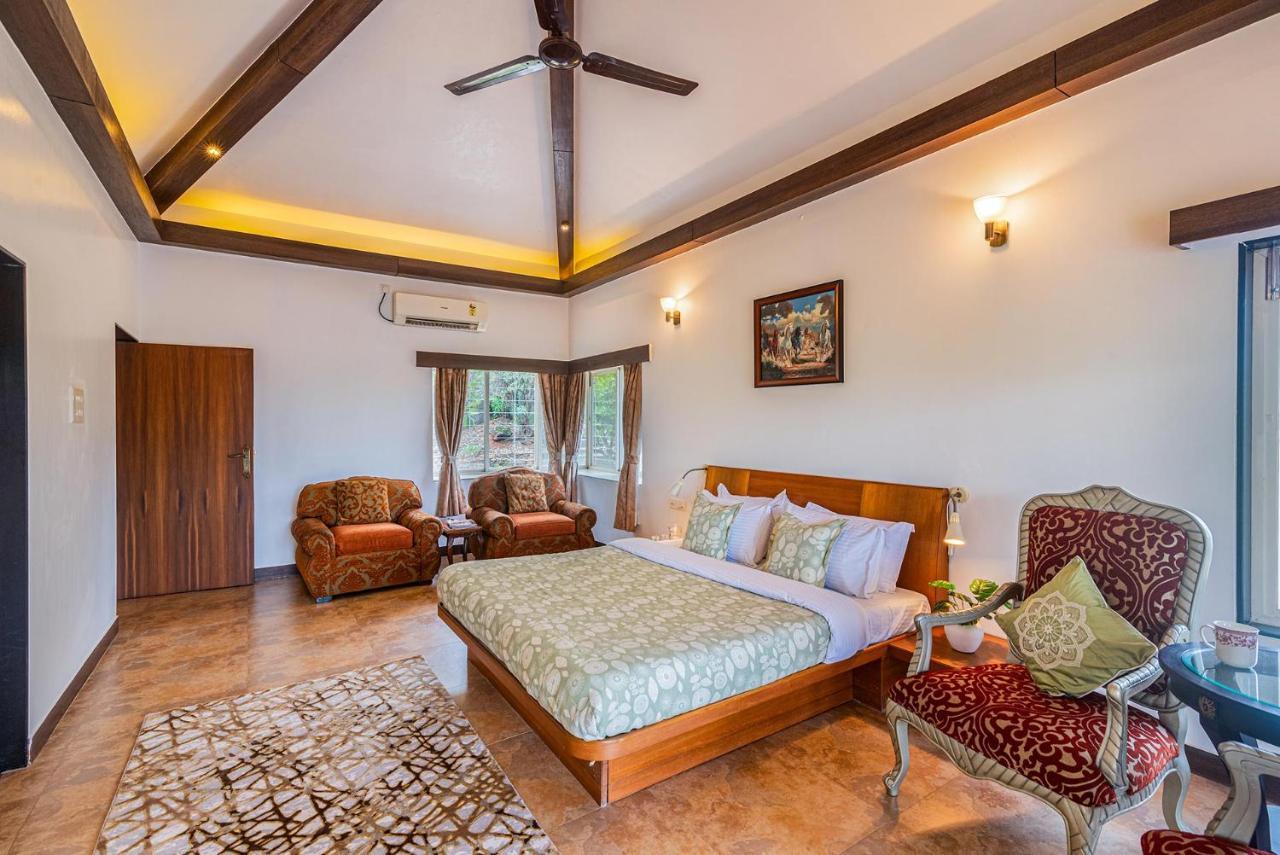Ekam Lake House By Stayvista With Mountain & Lake Views, Outdoor Jacuzzi, Sauna, Modern Amenities & Kitchen Garden Pune Ngoại thất bức ảnh