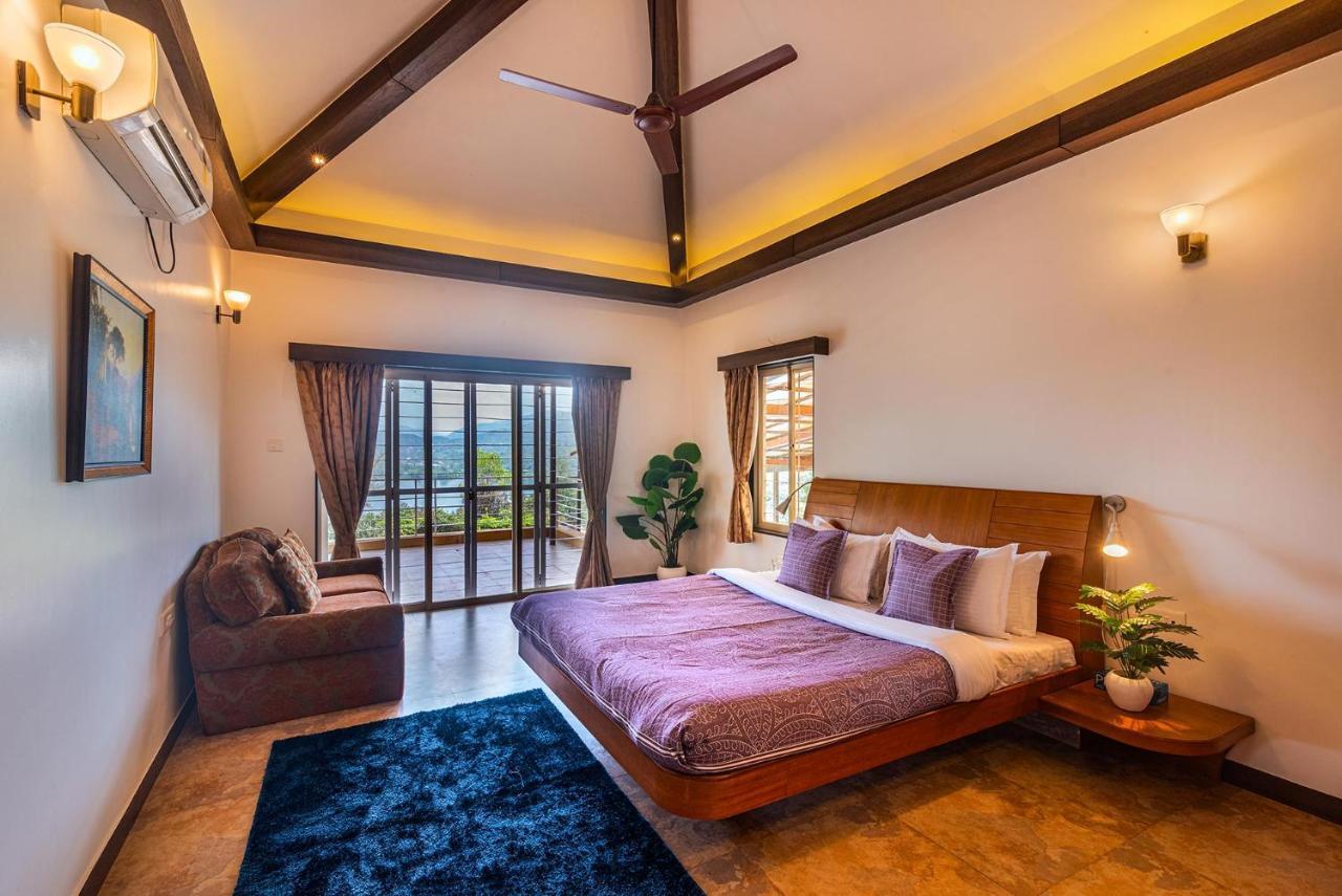 Ekam Lake House By Stayvista With Mountain & Lake Views, Outdoor Jacuzzi, Sauna, Modern Amenities & Kitchen Garden Pune Ngoại thất bức ảnh