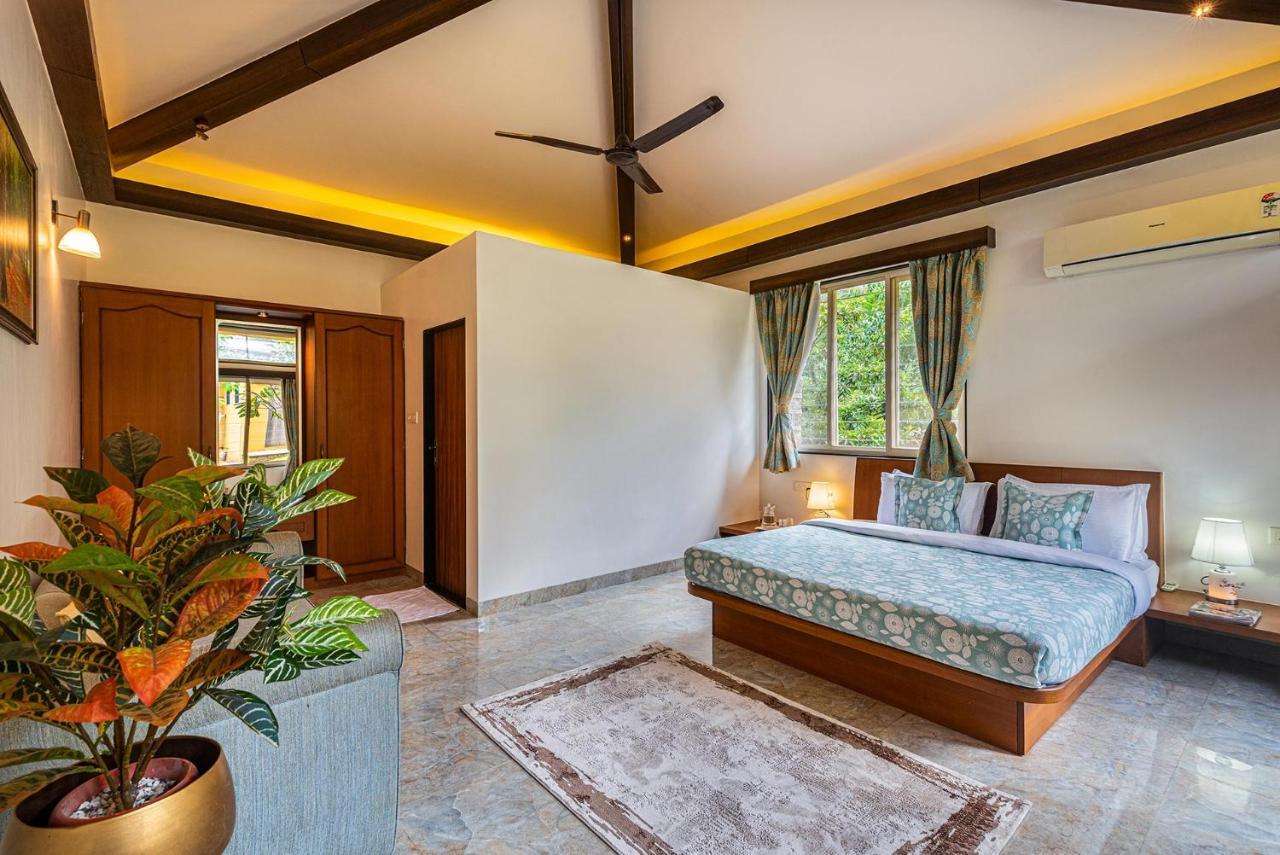 Ekam Lake House By Stayvista With Mountain & Lake Views, Outdoor Jacuzzi, Sauna, Modern Amenities & Kitchen Garden Pune Ngoại thất bức ảnh