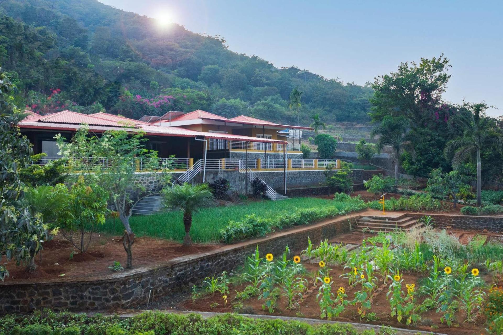 Ekam Lake House By Stayvista With Mountain & Lake Views, Outdoor Jacuzzi, Sauna, Modern Amenities & Kitchen Garden Pune Ngoại thất bức ảnh