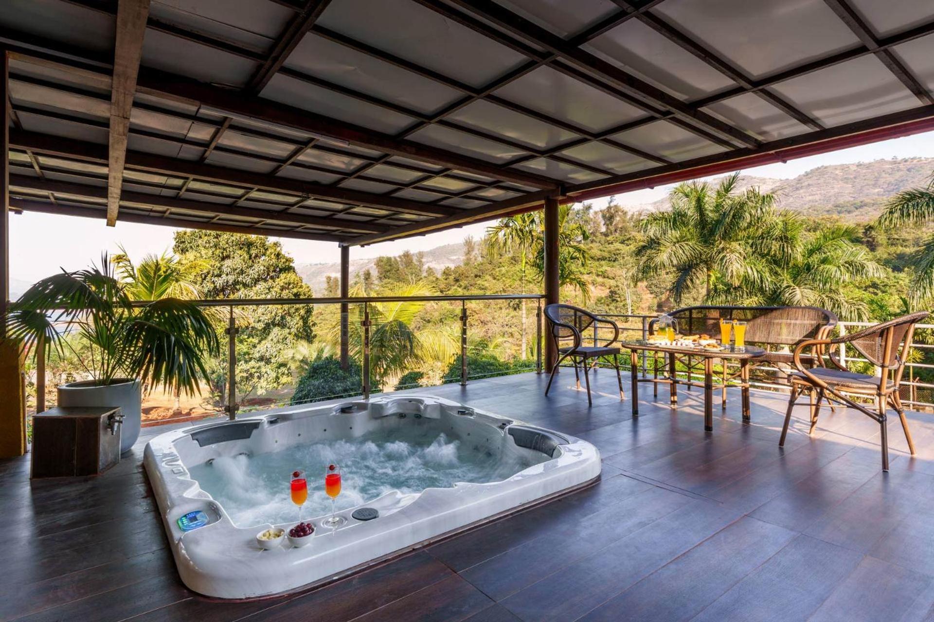Ekam Lake House By Stayvista With Mountain & Lake Views, Outdoor Jacuzzi, Sauna, Modern Amenities & Kitchen Garden Pune Ngoại thất bức ảnh