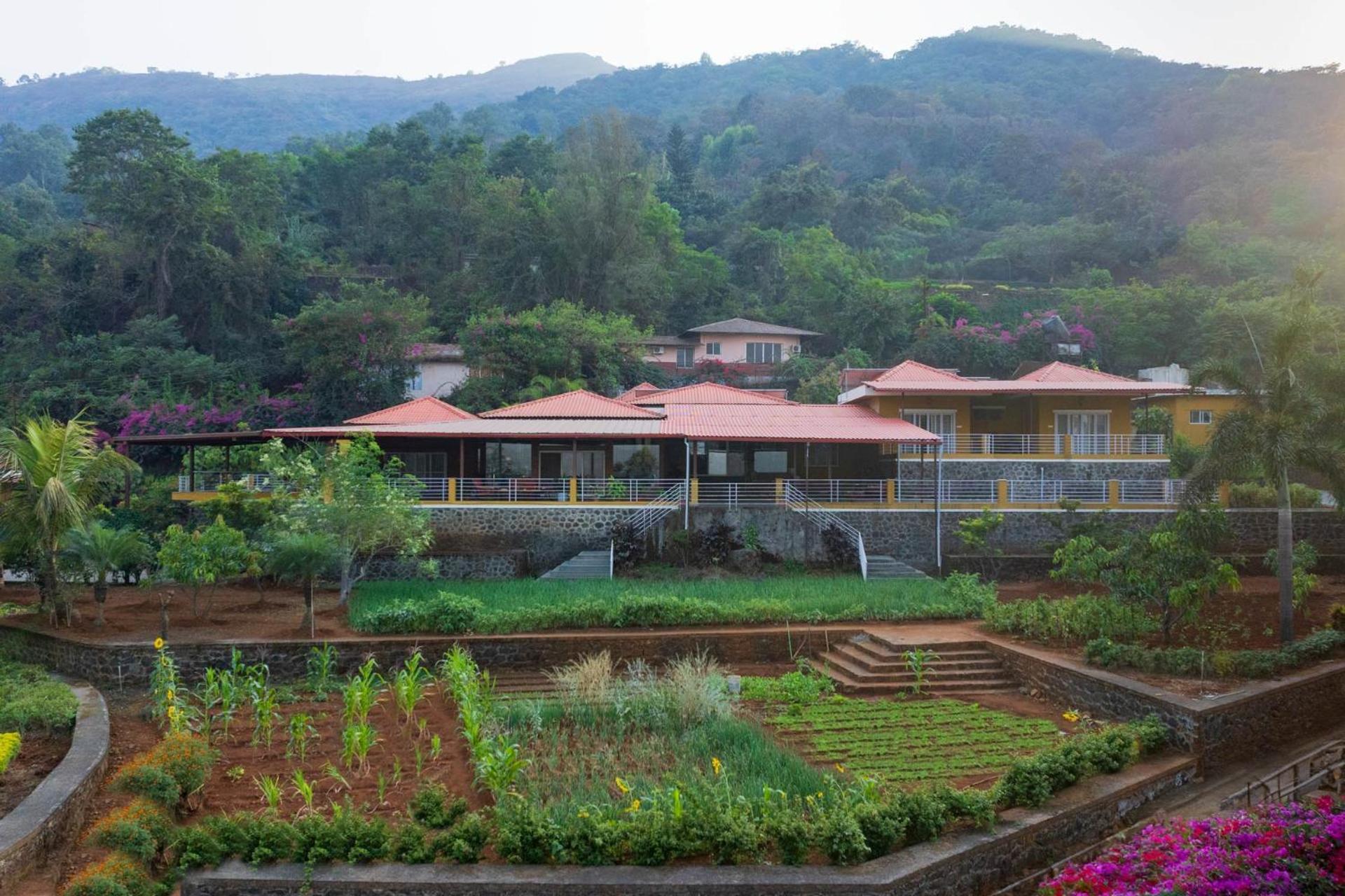 Ekam Lake House By Stayvista With Mountain & Lake Views, Outdoor Jacuzzi, Sauna, Modern Amenities & Kitchen Garden Pune Ngoại thất bức ảnh